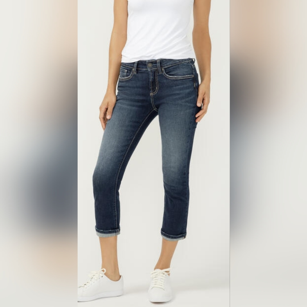 Silver Jeans, Size 26, Classic Dark Blue Denim, Capri